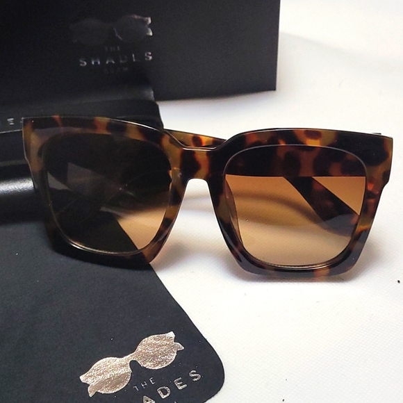 2FOR$30 BRAND NEW TRANSPARENT LENS  GOLD FLAT TOP FRAME SUNGLASSES +… - Picture 3 of 4